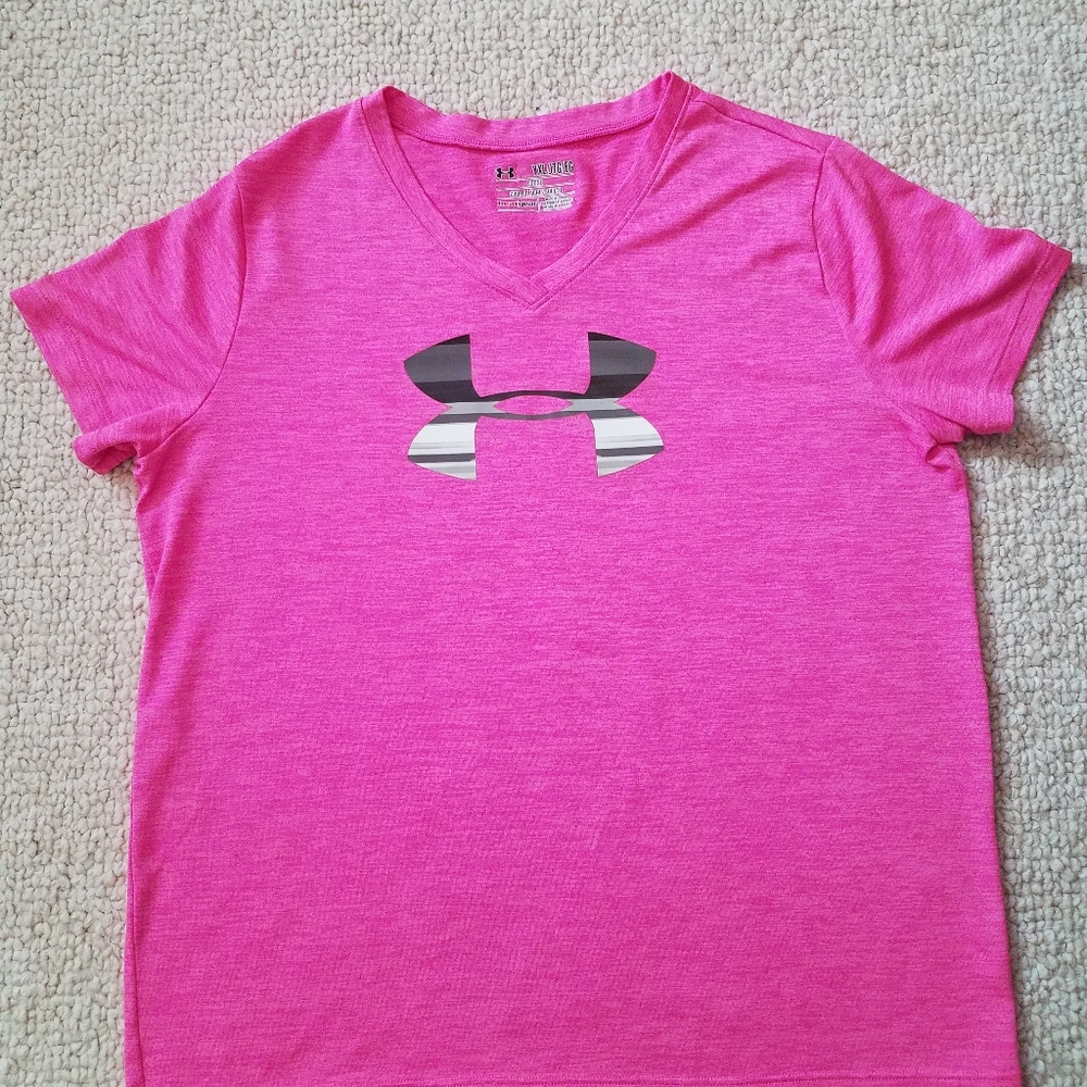 Under Armour Girls Bright Pink XL Athletic Shirt.